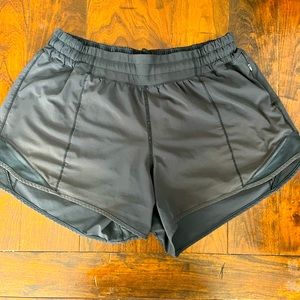 Lululemon hotty hots 4” size 8!!